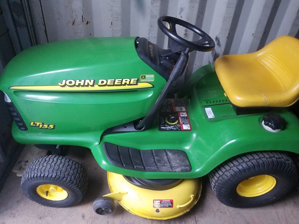 Tractor John Deere LT155