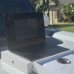 : MacBook Air M2 (2022) — Model MLY33LL/A | Excellent