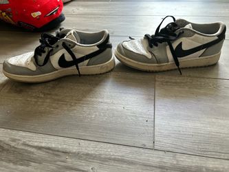 Nike Air Jordan 1 Low Sneakers 5.5youth