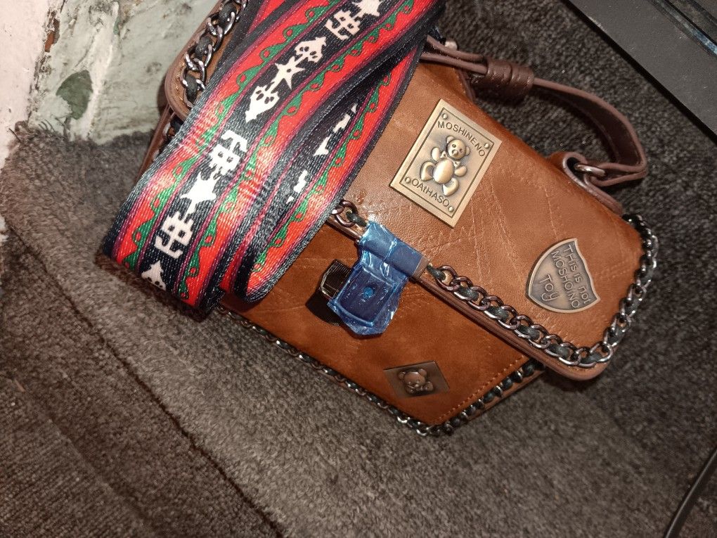 never used Louis vuitton brown leather crossbody makeup bag for Sale in  Tuckahoe, NY - OfferUp