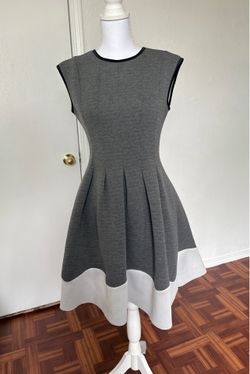 Gabby Skye women’s gray A-Line sleeveless dress size 6