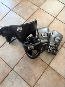 Cleto Reyes Boxing Set – Gloves, Headgear & Groin Protector (Like New)