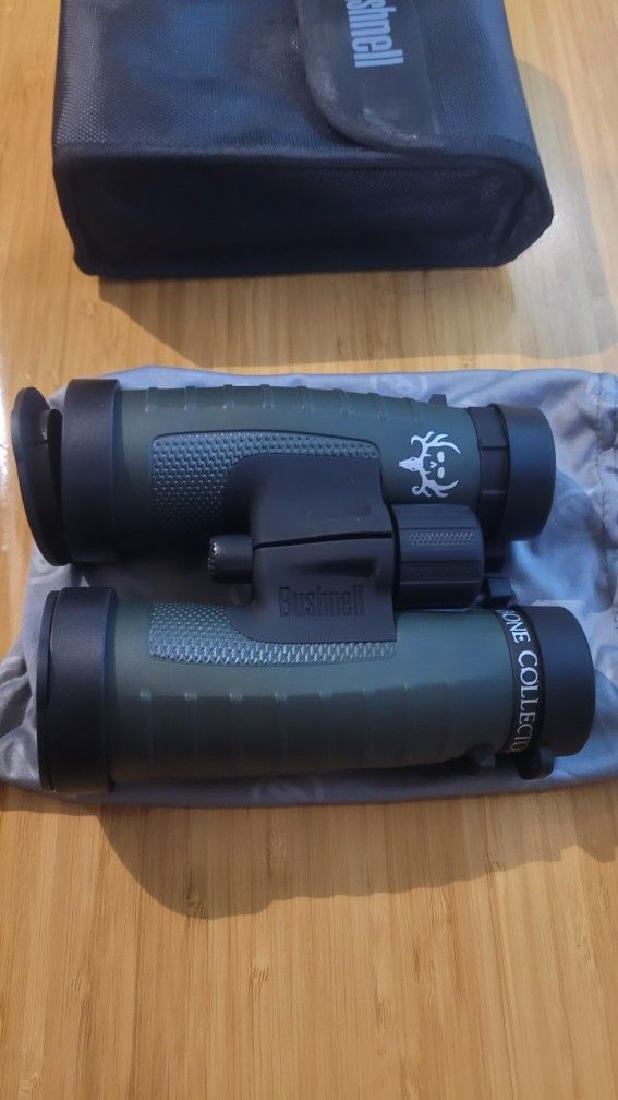 Bushnell Binocluars