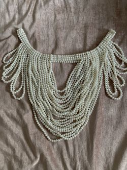 Pearl Body Jewelry With Epaulettes 