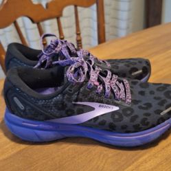 Womens Brooks