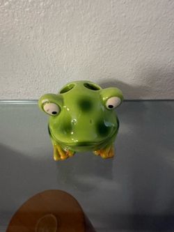 Frog ceramic pencil/toothbrush holder