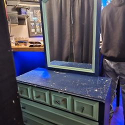 Dresser With Mirror Free