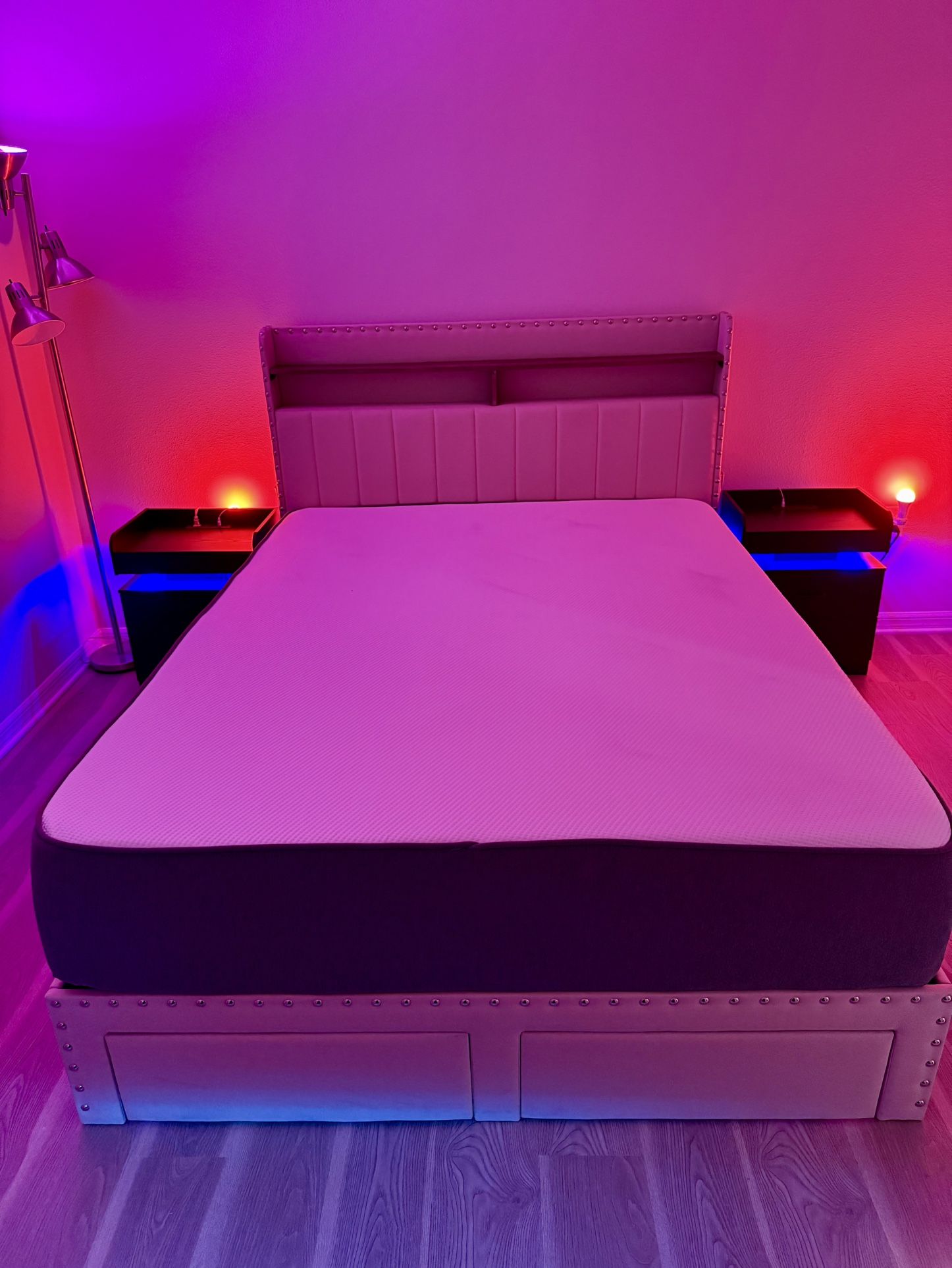 Moving Out Sale! - Queen Bedroom Set For Sale