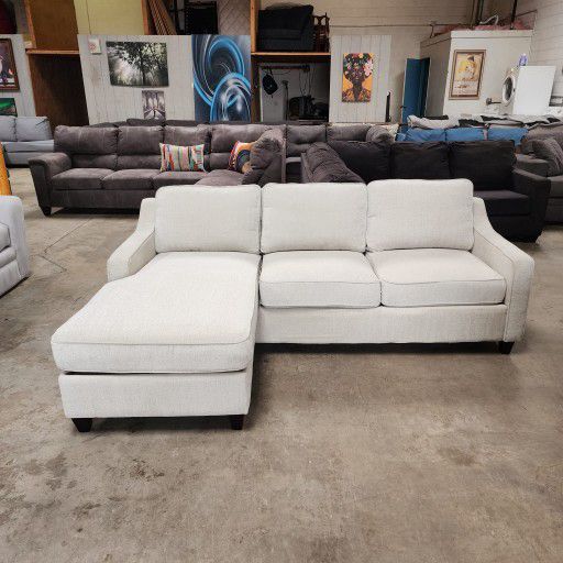 Free Delivery! White Sectional With Reversible Chaise + Sotrage
