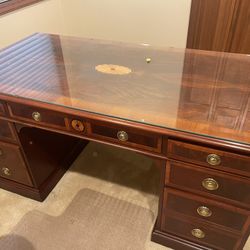 Hekman Executive Desk with Leather Chair – Excellent Condition
