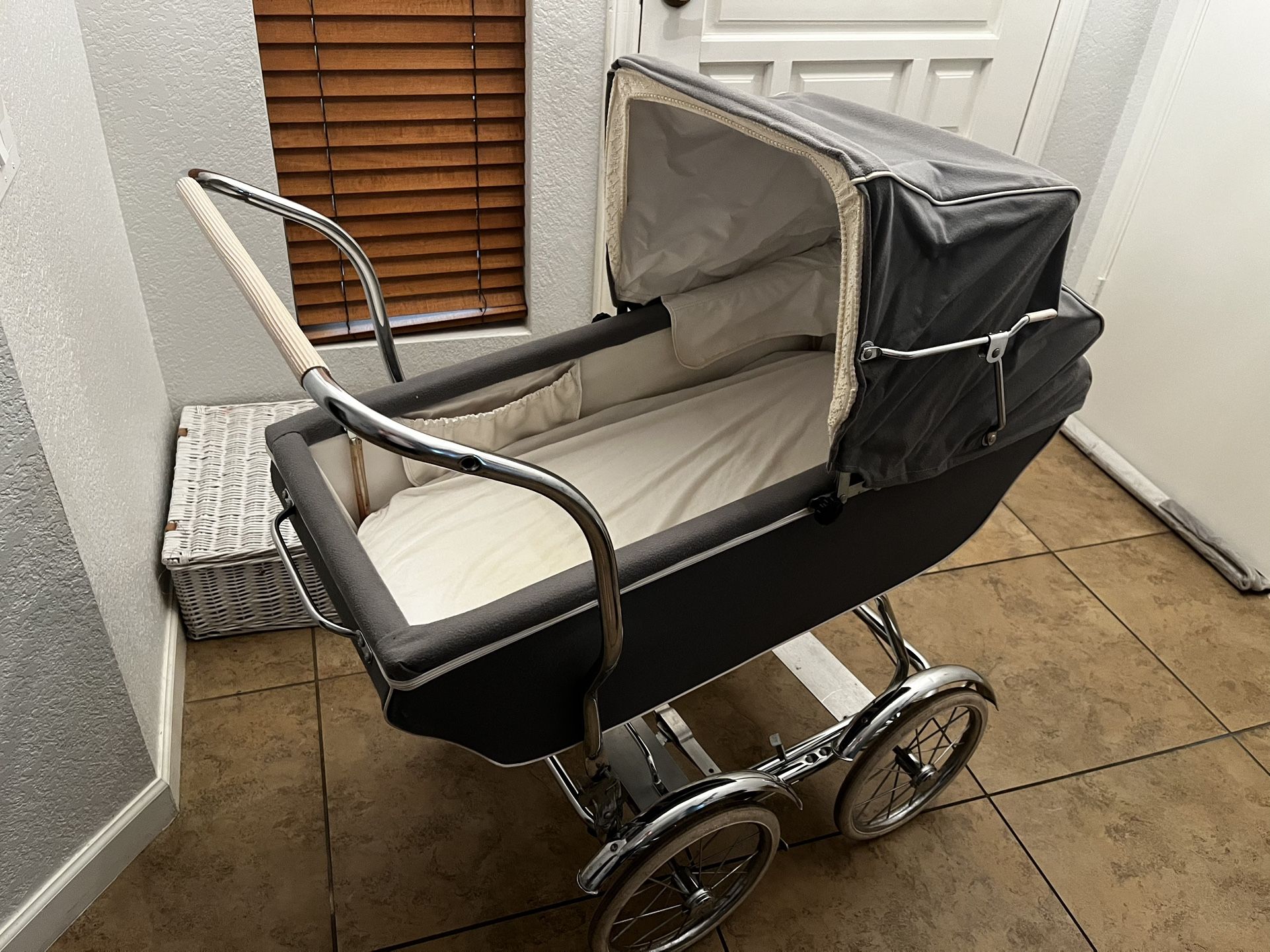 Antique Vintage Baby Carriage for Sale in Chandler, AZ - OfferUp