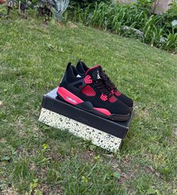 Jordan 4 size 9.5 men brand new never worn