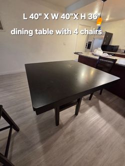 Dining table/4 high chairs $10