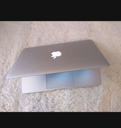 Apple MacBook Air 11" Intel Charger Included