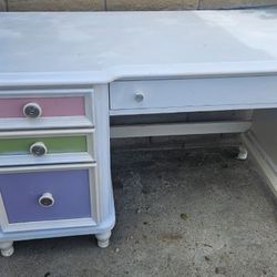 Beautiful White Desk W Chair