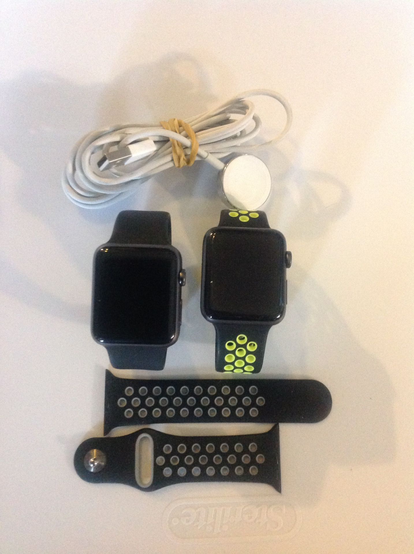 Apple Watch Series 3 42mm ICloud Locked
