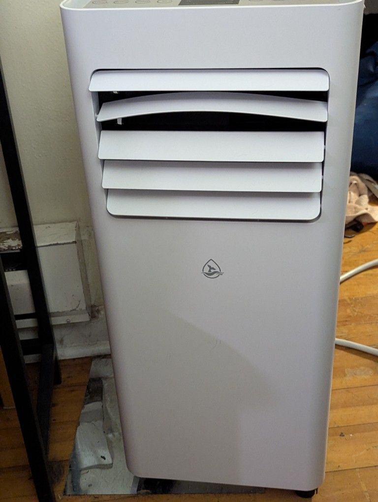 Portable AC unit, like new! buy now dont wait till summer $