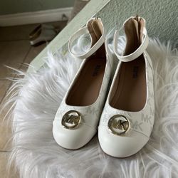 NEW Sz 3 Gorgeous Michael Kors Flat Shoes Girls SALE Only $20 🍀