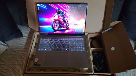 Lenovo Yoga Pro 9i (Intel Core Ultra 9/32GB RAM/1TB SSD/ RTX 5060)