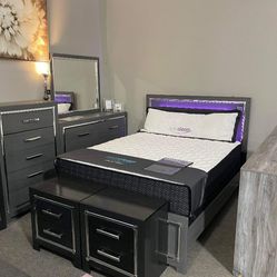 Lodanna Grey 4-Piece Queen Size Bedroom with Storage Footboard by Ashley 