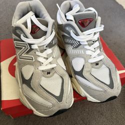 New Balance Youth Size 5