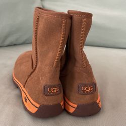 UGG kids suede half boot weather bottom Size 3