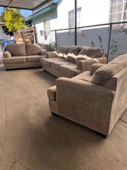🚚 FREE delivery in bako 3 seater, love seat, and chair couch set