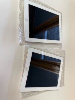 Lot of 2 Apple iPad 4 16GB White and iPad A1397