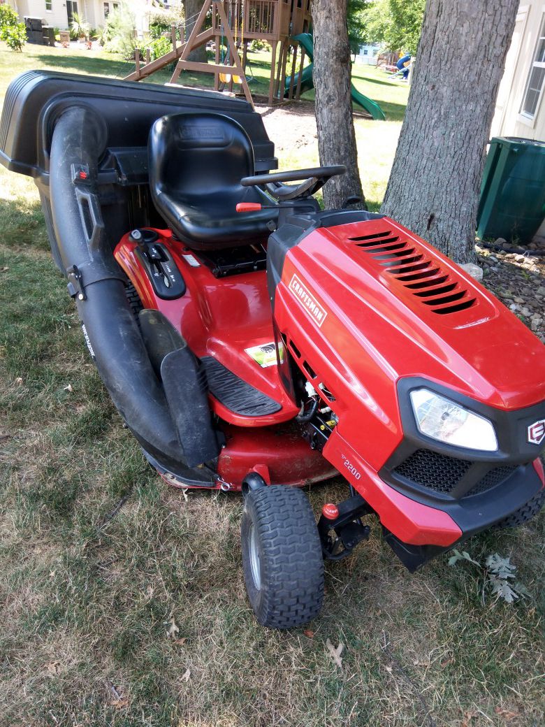 2014 Craftsman 19hp 42in hydrostatic riding lawnmower with triple bagger $950