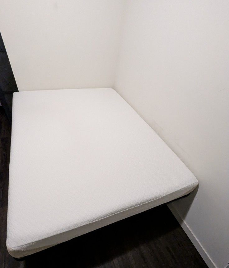 8 inch queen size gel memory foam mattress with mattress protector