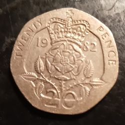 1982 QE II 20 Pence Coin 
