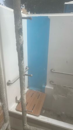 Bathroom shower/tub