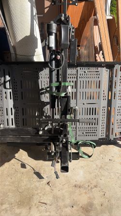 Wheel chair lift