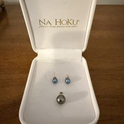 Natural Black Hawaiian Pearl Pendant And Earrings