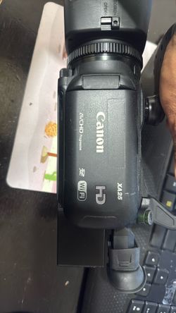Canon XA25