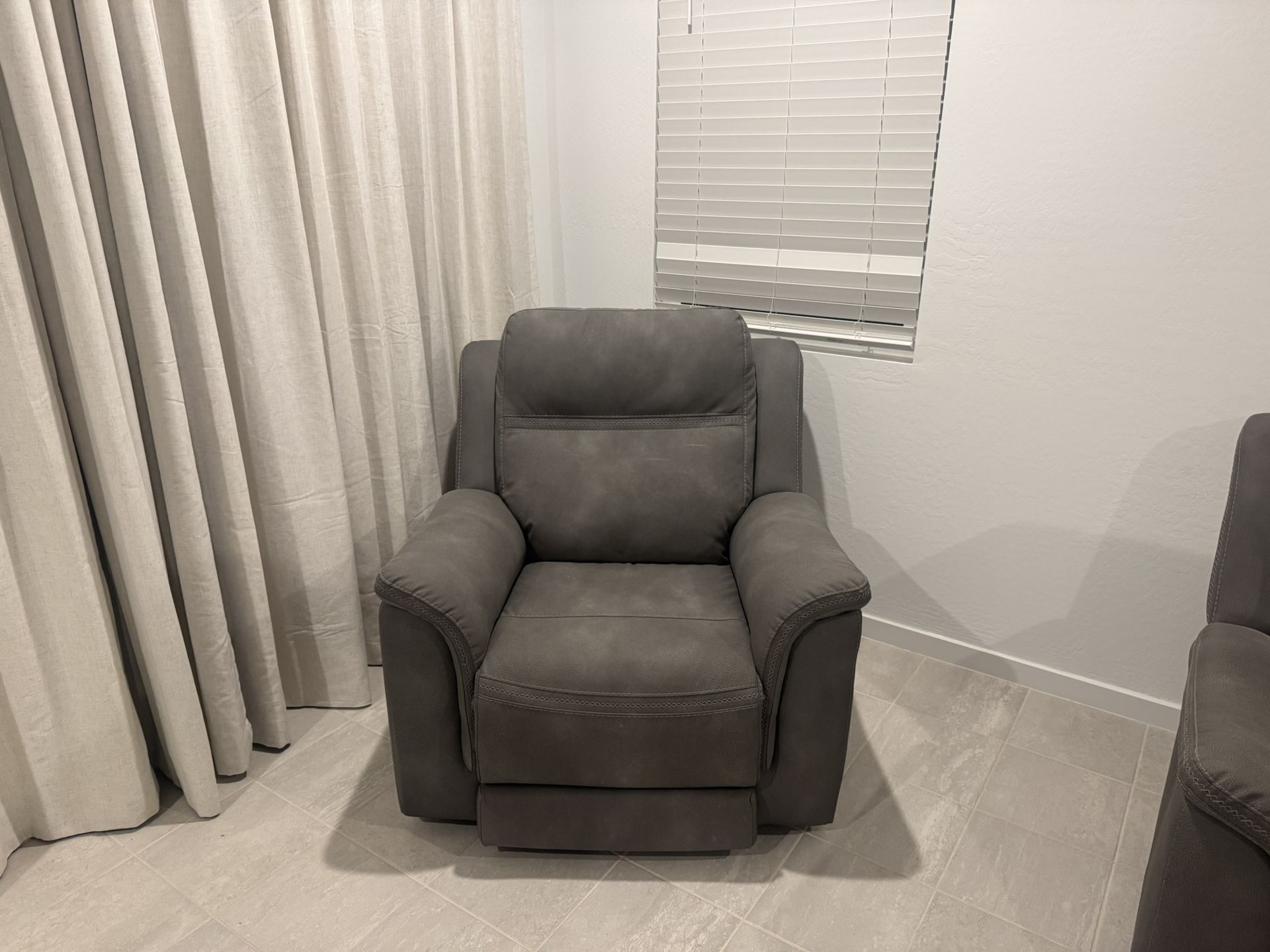 Love Seat And Recliner 