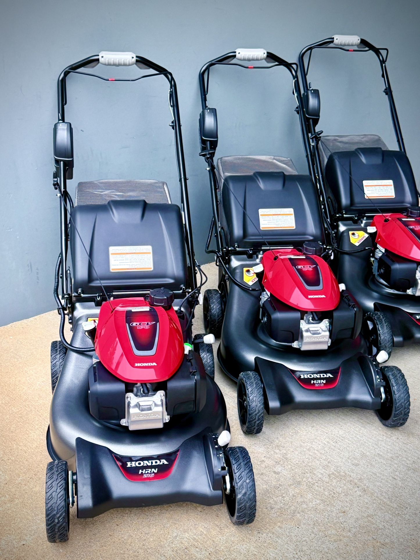 Brand new Honda 21 in. 3-in-1 Variable Speed Gas Walk Behind Self-Propelled Lawn Mower with Auto Choke comes with Electric start.   