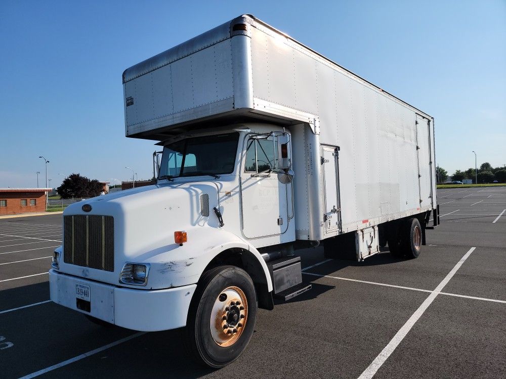2004 Peterbilt 330