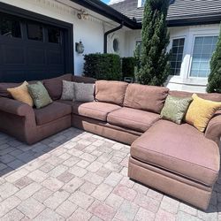 Sofá Sectional (4 pieces)…. Delivery Extra