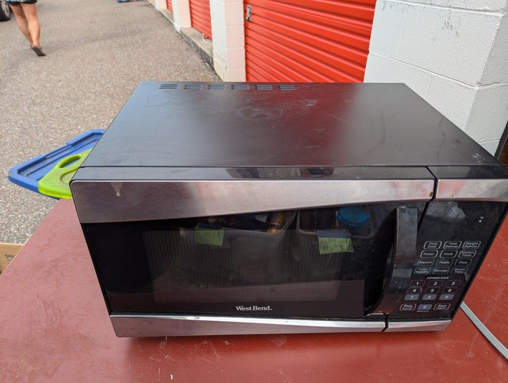 Microwave 900w West Bend