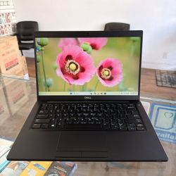 Like New! Dell 13” Laptop. i5, 16gb RAM, 256gb SSD, backlit keyboard. 