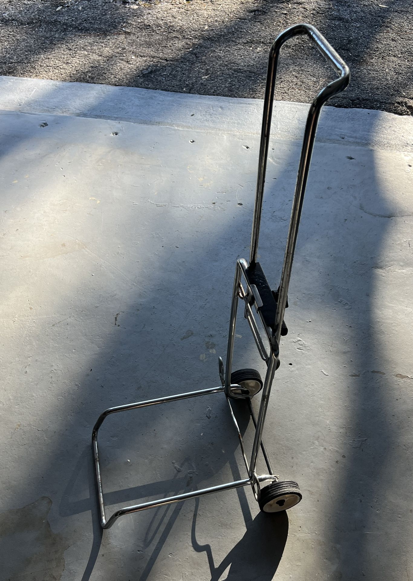 Foldable utility dolly