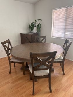 Round Wood Dining Table with 4 Chairs