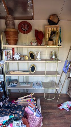 UNIQUE MODERN SHELF