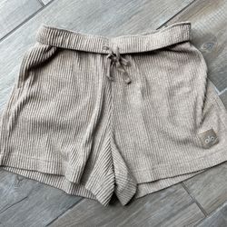 Alo Yoga Sweat Short Set for Sale in San Diego, CA - OfferUp