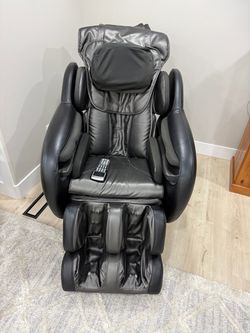 Zero gravity massage chair