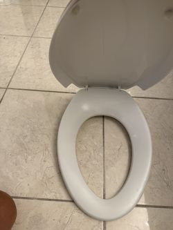 Toilet Seat Good Condition Light Doesn't Work 