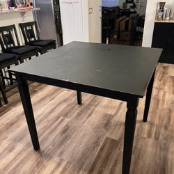 Bar Height Table And 4 Chairs. 