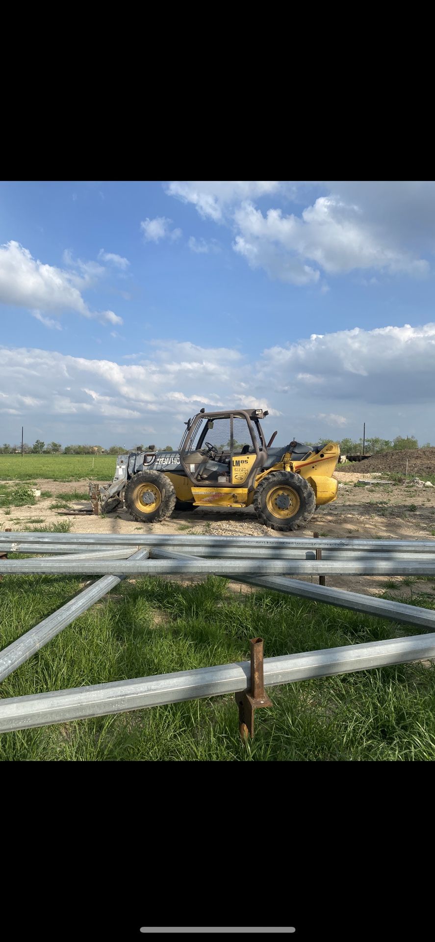 NewHolland 2000 Forklift — 3200 Hours