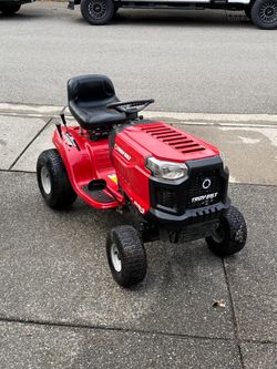 Troy-Bilt Bronco Lawn Tractor